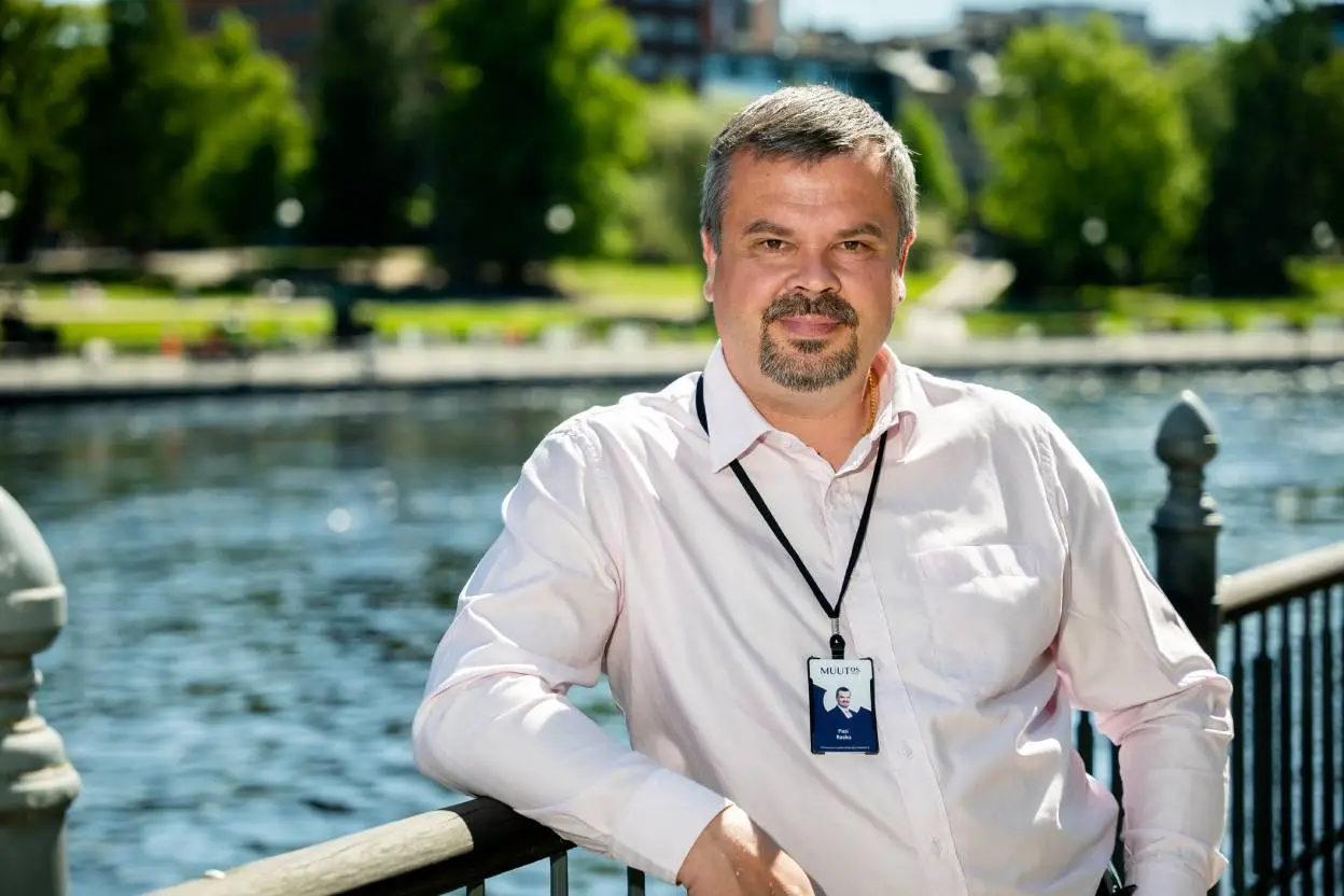 Kiinteist&ouml;nv&auml;litt&auml;j&auml; Pasi Rasku Tammerkosken &auml;&auml;rell&auml; Tampereella