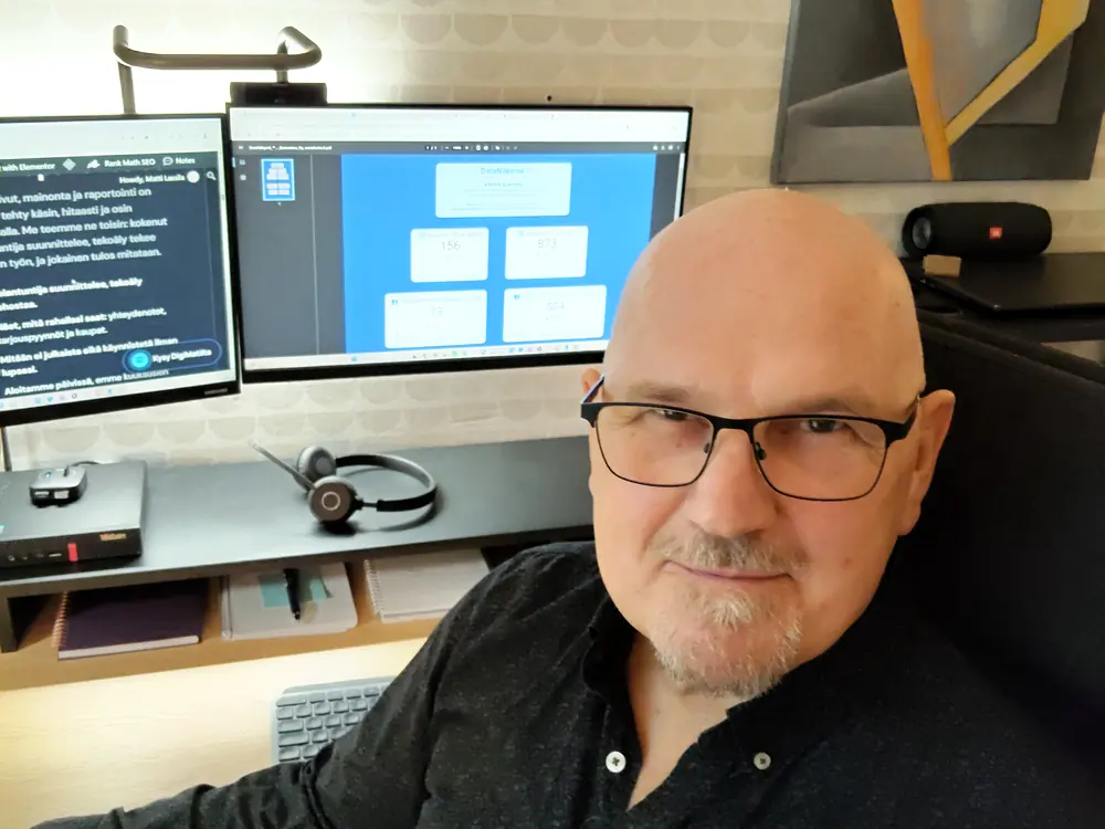 Matti Lassila, Datavoima Oy:n yrittäjä, työhuoneessaan